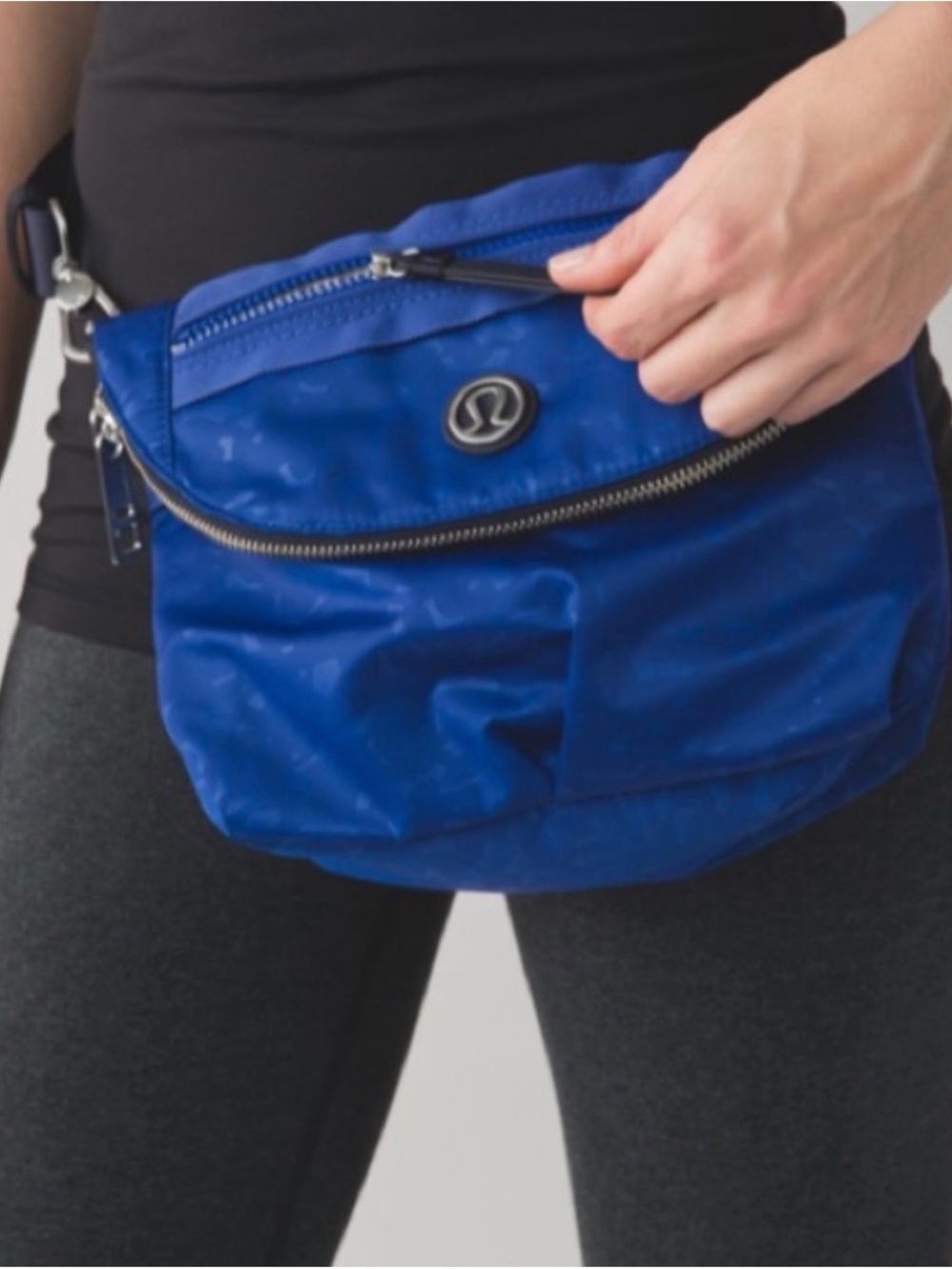 Lululemon festival bag, shadow warp sapphire blue with back strap, EUC! - Picture 2 of 13